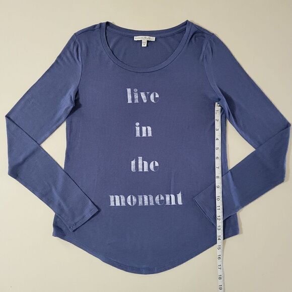 Express Women's Blue Crewneck Graphic Live in the Moment Long Sleeve Top - Picture 5 of 10